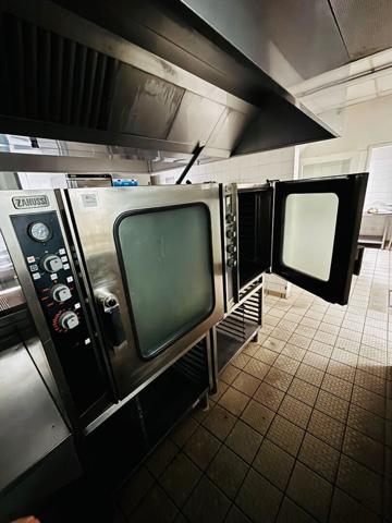 Local à usage de restauration 700 m2