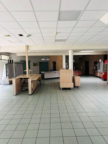 Local à usage de restauration 700 m2
