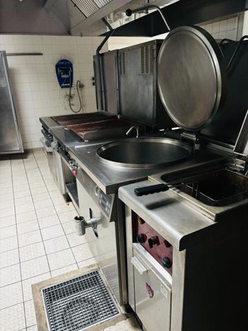 Local à usage de restauration 700 m2