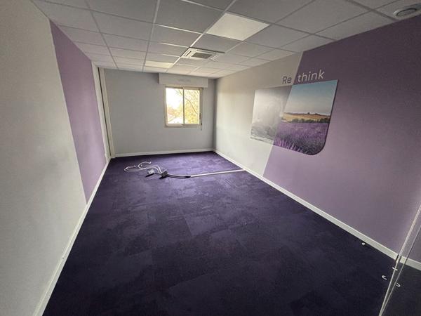 A louer Local commercial ou professionnel Mont De Marsan  stationnement, 3 bureaux, balcon