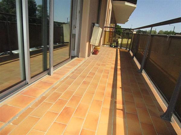 A louer Local commercial ou professionnel Mont De Marsan  stationnement, 3 bureaux, balcon