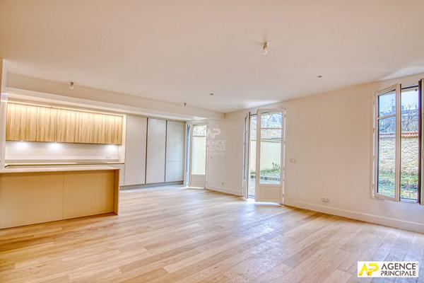 Versailles Notre-Dame Les Prés exceptionnelle maison de ville de 186.55 m² au sol avec sous-sol total de 72 m², cave et garage de 18 m² €2 070 000 ** - Référence 26612