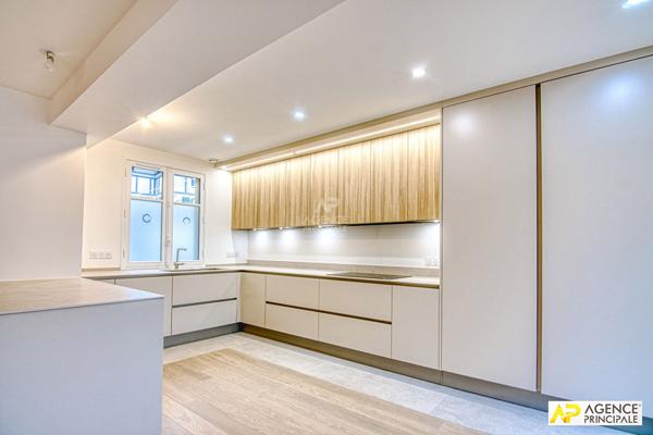 Versailles Notre-Dame Les Prés exceptionnelle maison de ville de 186.55 m² au sol avec sous-sol total de 72 m², cave et garage de 18 m² €2 070 000 ** - Référence 26612