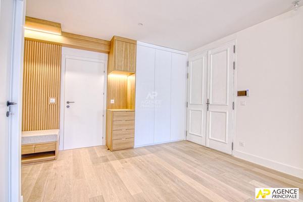 Versailles Notre-Dame Les Prés exceptionnelle maison de ville de 186.55 m² au sol avec sous-sol total de 72 m², cave et garage de 18 m² €2 070 000 ** - Référence 26612