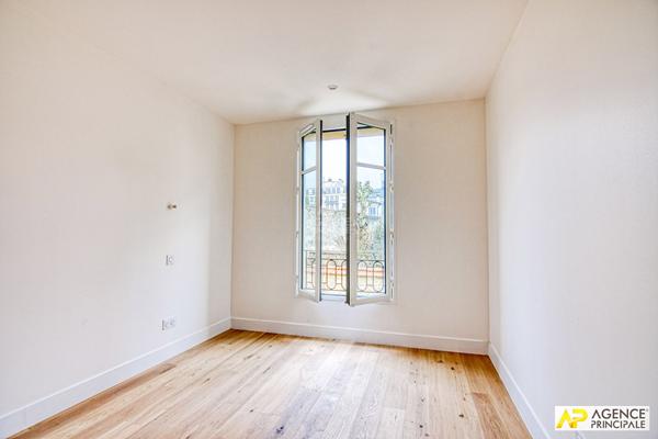 Versailles Notre-Dame Les Prés exceptionnelle maison de ville de 186.55 m² au sol avec sous-sol total de 72 m², cave et garage de 18 m² €2 070 000 ** - Référence 26612