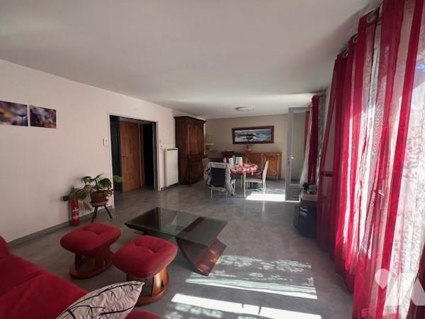 MAISON DE VILLE 2 CHAMBRES JARDIN GARAGE