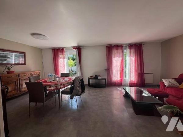 MAISON DE VILLE 2 CHAMBRES JARDIN GARAGE