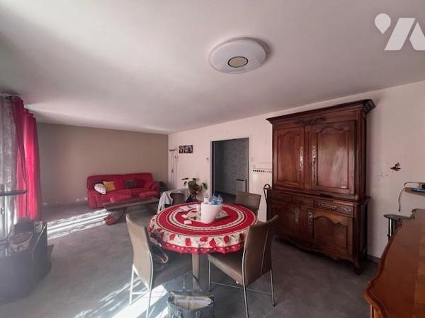 MAISON DE VILLE 2 CHAMBRES JARDIN GARAGE