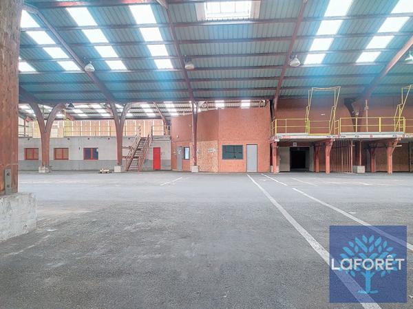 Location local commercial La Chaize-le-Vicomte - 4945 m² - 12 000 €/mois