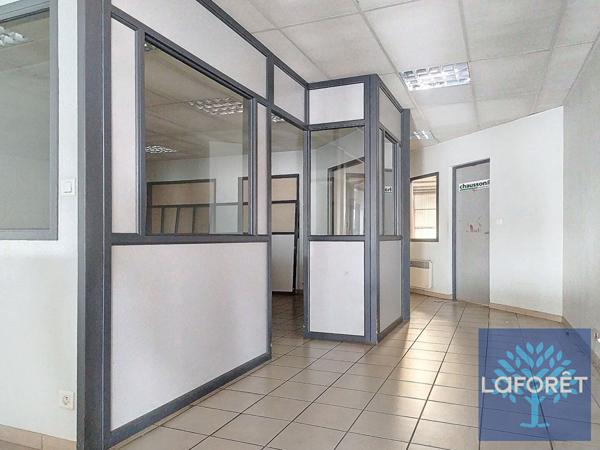Location local commercial La Chaize-le-Vicomte - 4945 m² - 12 000 €/mois