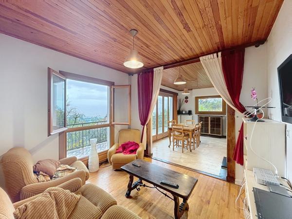 Maisonsur les hauteurs de LUCINGES (74)