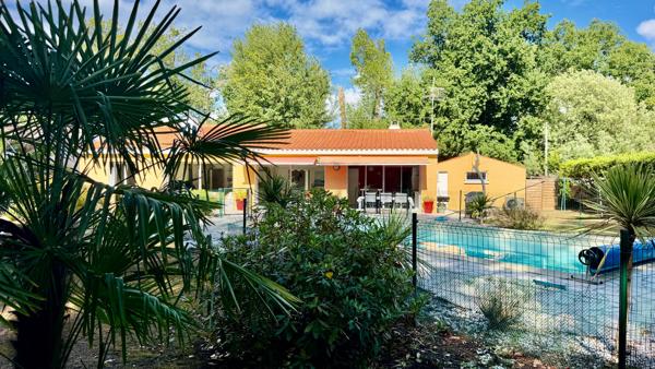 SAINT-HILAIRE-DE-RIEZ ? MAISON DE PLAIN-PIED, PISCINE ET MAGNIFIQUE ENVIRONNEMENT BOISÉ