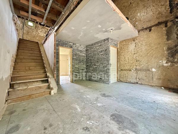 MAISON DE 80 M², TERRAIN CLOS DE 670 M², TERRASSE DE 35 M², 3 CHAMBRES ET 3 GARAGES