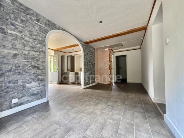 MAISON DE 80 M², TERRAIN CLOS DE 670 M², TERRASSE DE 35 M², 3 CHAMBRES ET 3 GARAGES
