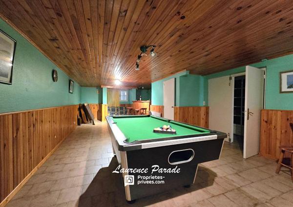 Élégante propriété de style périgourdin au coeur d'un parc arboré, triple garage puits dependance