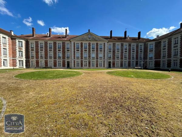 Appartement à louer 3 pièces 105.4m² La Fère (02800)