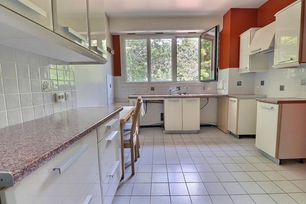 Appartement Le Mesnil Le Roi 4 pièce(s) 122.75 m2