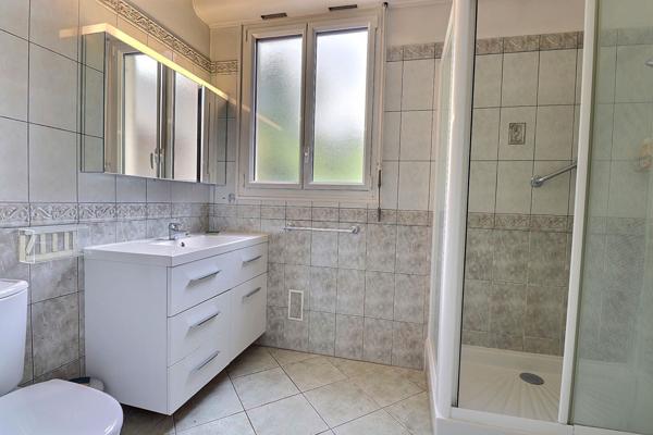 Appartement Le Mesnil Le Roi 4 pièce(s) 122.75 m2