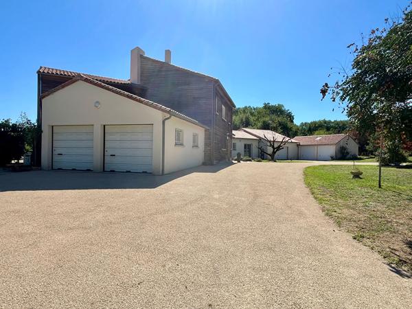 Maison Chauvigny 8 pièce(s) 316 m2 Chauvigny