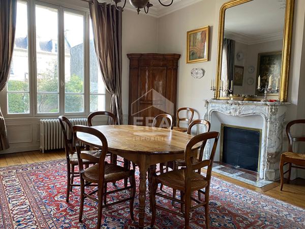 20630 - En centre ville grande maison bourgeoise à vendre en viager