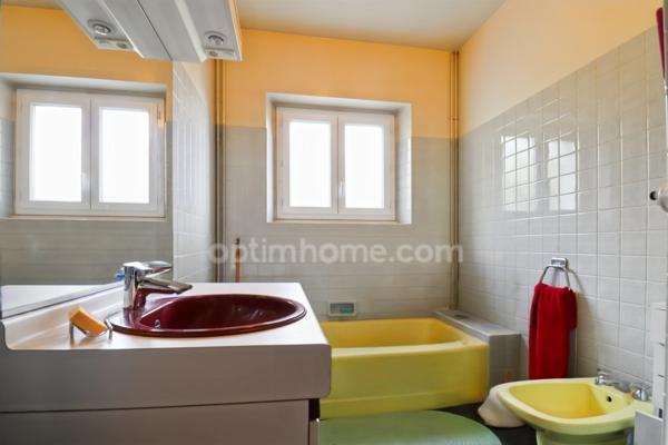 Maison Familiale Plain Pieds élevée sur sous-sol de 230 m² - 10 pièces -5 Chambres - Terrain 4000 m² environ 87190 MAGNAC LAVAL