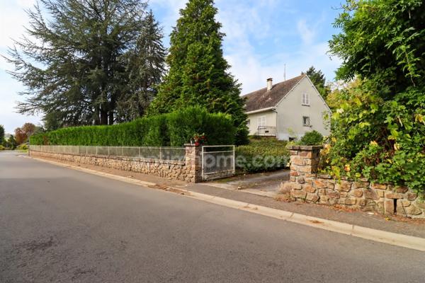 Maison Familiale Plain Pieds élevée sur sous-sol de 230 m² - 10 pièces -5 Chambres - Terrain 4000 m² environ 87190 MAGNAC LAVAL