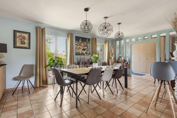 Maison familiale avec piscine à 5 minutes de Pont-l'Évêque – 225 m² – 5/6 chambres – Terrain de 4 000 m² - Garage et parking