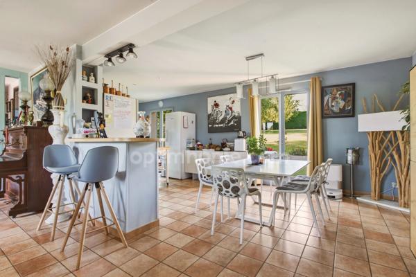 Maison familiale avec piscine à 5 minutes de Pont-l'Évêque – 225 m² – 5/6 chambres – Terrain de 4 000 m² - Garage et parking