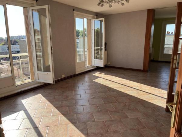 GRAND APPARTEMENT dans une résidence calme à CALAIS NORD, 3ème étage