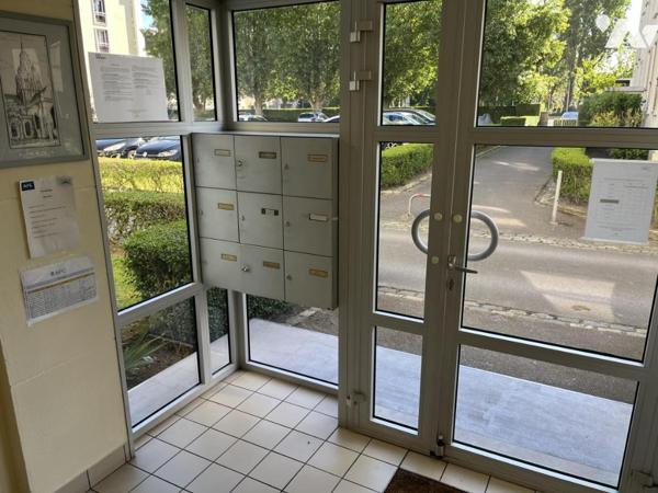 GRAND APPARTEMENT dans une résidence calme à CALAIS NORD, 3ème étage