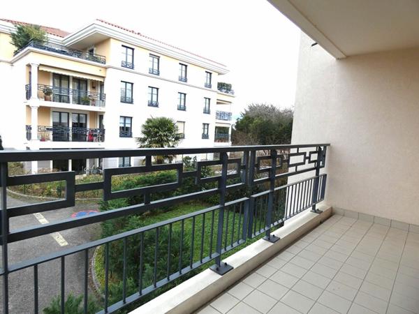 Appartement à louer    3 pièces • 73,74 m2 Saint-Genis-Laval