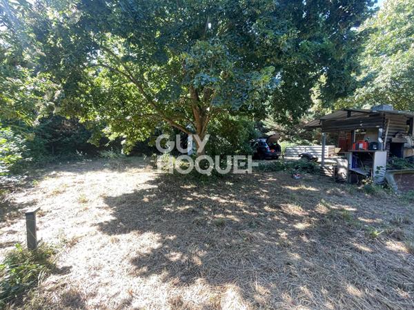 Terrain 1890 m2 avec une dépendance sur Ezy Sur Eure