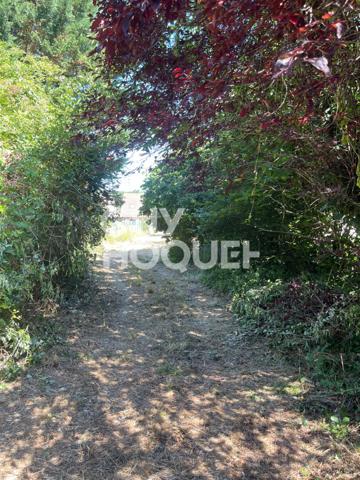 Terrain 1890 m2 avec une dépendance sur Ezy Sur Eure