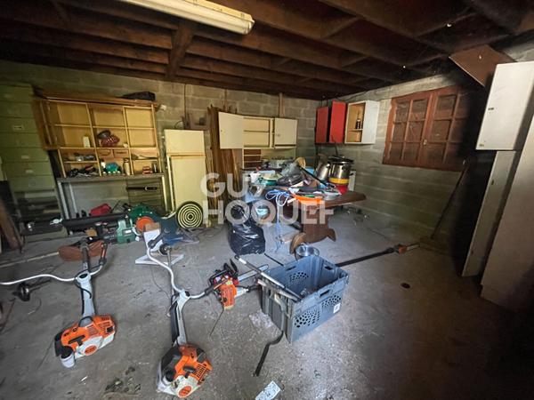 Terrain 1890 m2 avec une dépendance sur Ezy Sur Eure