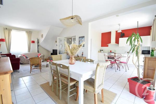 Maison à vendre  6 pièces - 111,70 m 2   ST BERTHEVIN  - 53