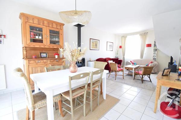 Maison à vendre  6 pièces - 111,70 m 2   ST BERTHEVIN  - 53