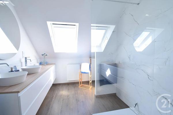 Maison à vendre  6 pièces - 111,70 m 2   ST BERTHEVIN  - 53