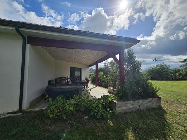 Villa récente et fonctionnelle avec vue imprenable à 5 minutes de Mauléon