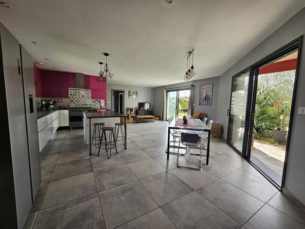 Villa récente et fonctionnelle avec vue imprenable à 5 minutes de Mauléon