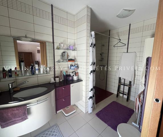 BELLE MAISON T5 DE PLAIN PIED AVEC PISCINE CHAUFFÉE