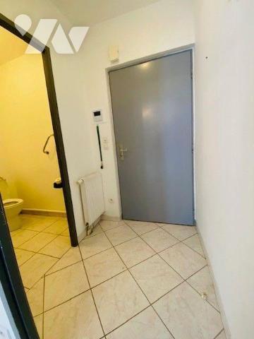 Appartement à vendre à Perros-Guirec, centre-ville, un appartement de type 4 d'une surface habi...