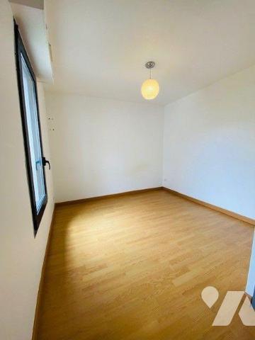 Appartement à vendre à Perros-Guirec, centre-ville, un appartement de type 4 d'une surface habi...