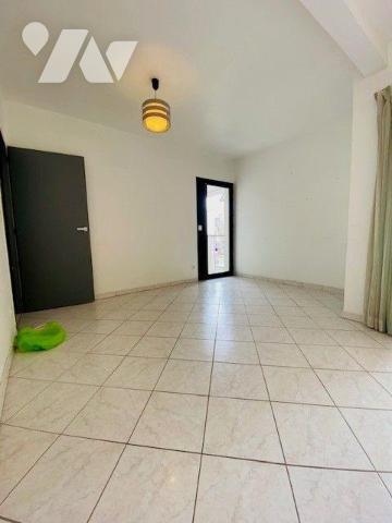 Appartement à vendre à Perros-Guirec, centre-ville, un appartement de type 4 d'une surface habi...
