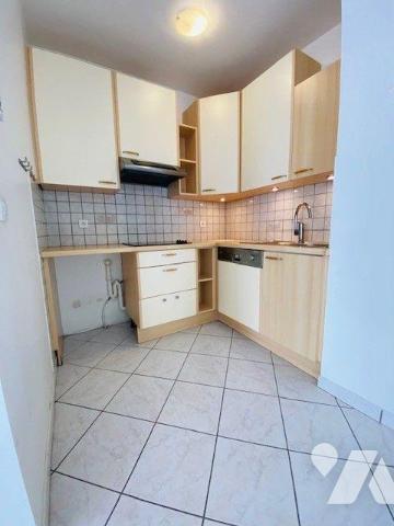 Appartement à vendre à Perros-Guirec, centre-ville, un appartement de type 4 d'une surface habi...