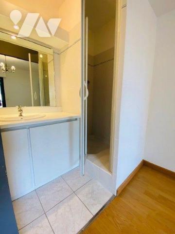 Appartement à vendre à Perros-Guirec, centre-ville, un appartement de type 4 d'une surface habi...