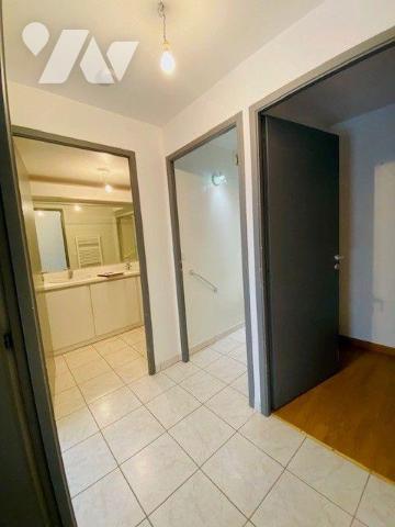 Appartement à vendre à Perros-Guirec, centre-ville, un appartement de type 4 d'une surface habi...