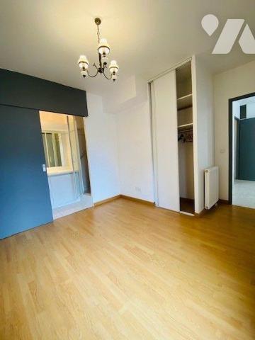 Appartement à vendre à Perros-Guirec, centre-ville, un appartement de type 4 d'une surface habi...