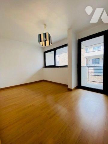 Appartement à vendre à Perros-Guirec, centre-ville, un appartement de type 4 d'une surface habi...
