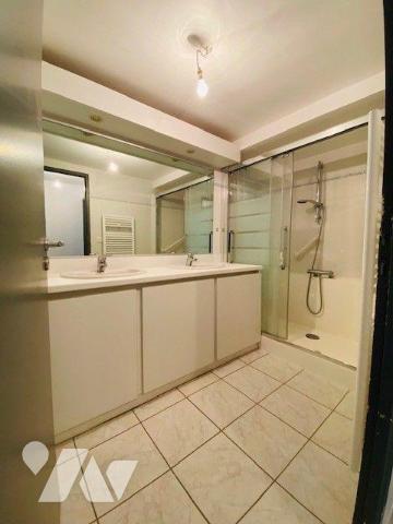 Appartement à vendre à Perros-Guirec, centre-ville, un appartement de type 4 d'une surface habi...