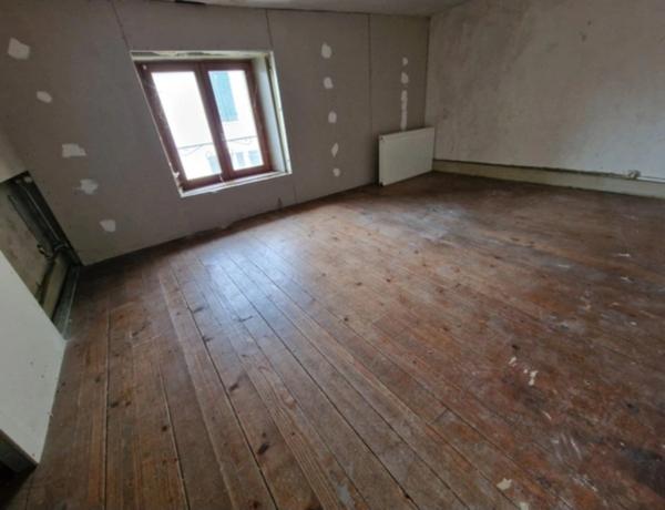 MAISON à vendre 5 pièces VITTEL (88) avec CAVE, TERRASSE couverte, ATELIER, TERRAIN